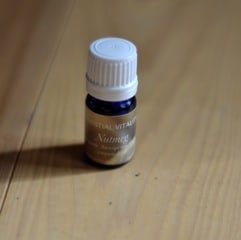 Nutmeg essential oil single